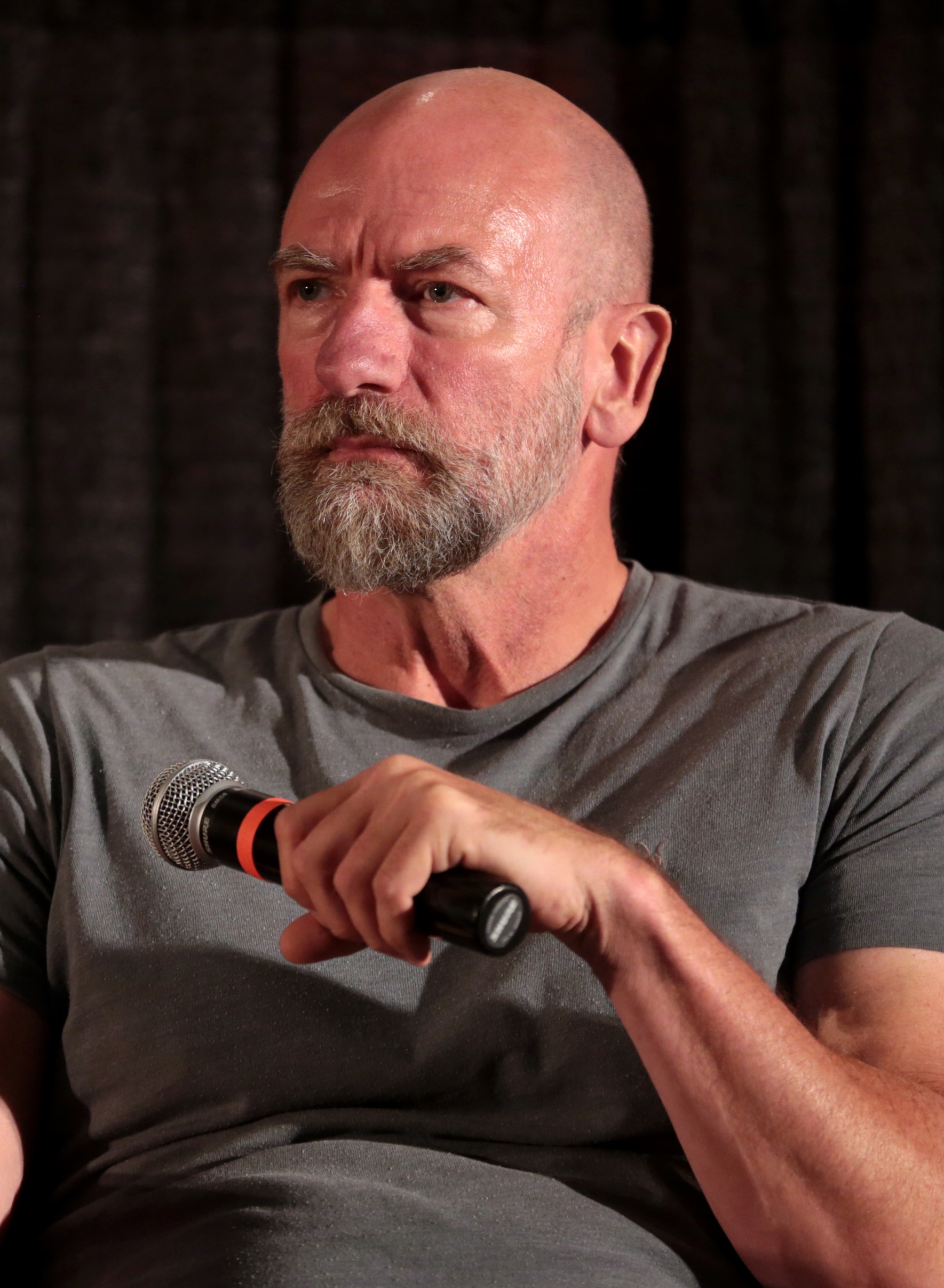 How tall is Graham McTavish?